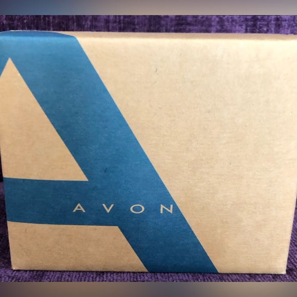 Set of Two Avon Heart Shaped Candles in Tins. Unused, original packaging. - Picture 5 of 5